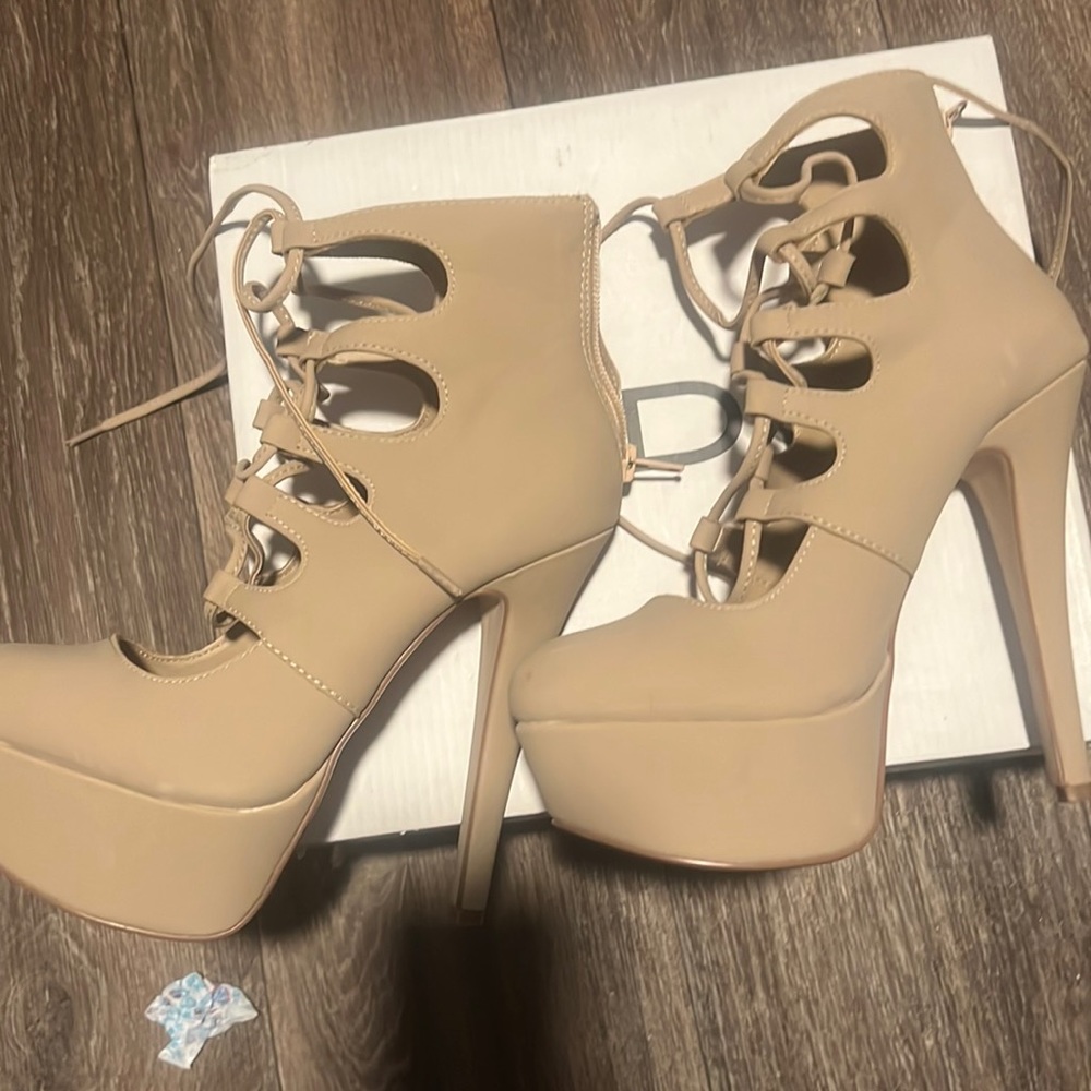 Brand new !! aldo heals!! Still in box !!